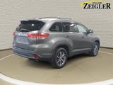 Used 2017 Toyota Highlander XLE image 5