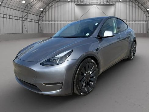 Used 2025 Tesla Model Y Performance image 10
