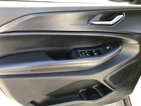 Used 2023 Jeep Grand Cherokee Altitude image 15