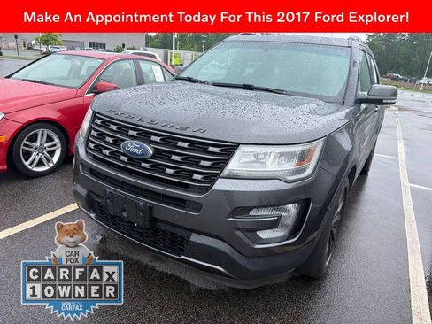 Used 2017 Ford Explorer XLT w/ Equipment Group 202A FWD image 2