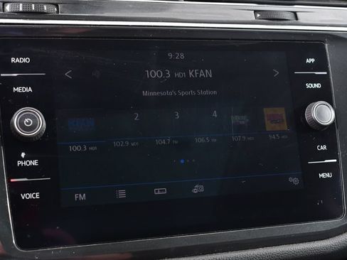 Used 2018 Volkswagen Tiguan SE AWD/4WD image 27