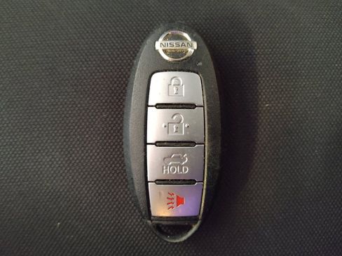 Used 2021 Nissan Versa SV FWD image 32