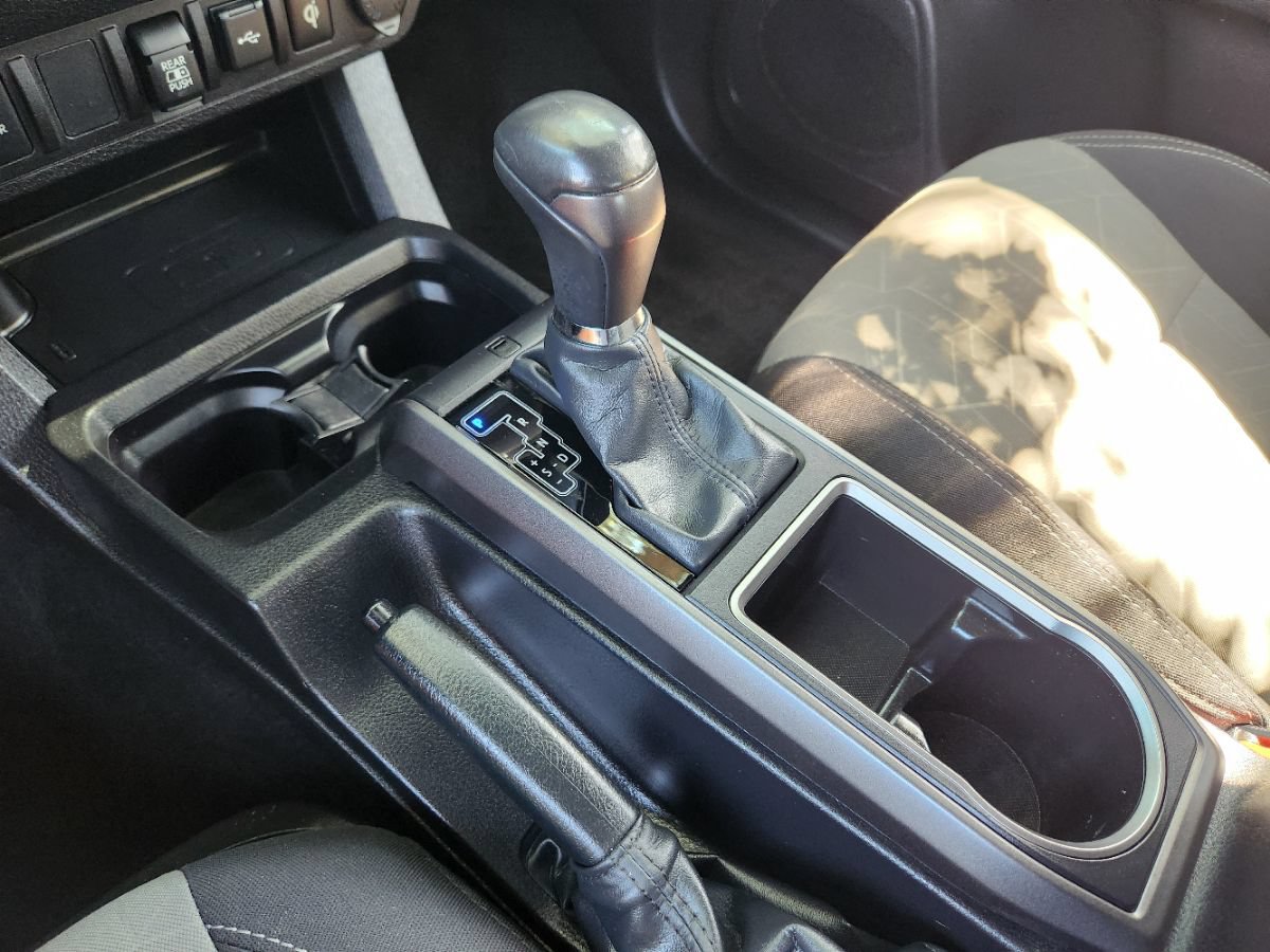 Used 2022 Toyota Tacoma TRD Off-Road AWD/4WD image 38