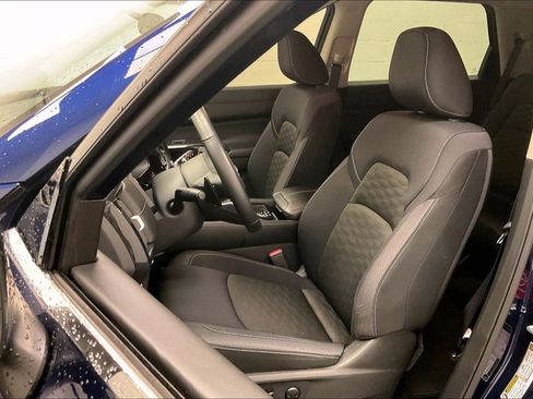 Certified 2024 Nissan Pathfinder SV image 14