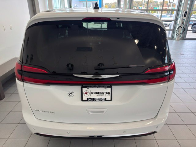 Used 2023 Chrysler Pacifica Touring-L FWD image 44