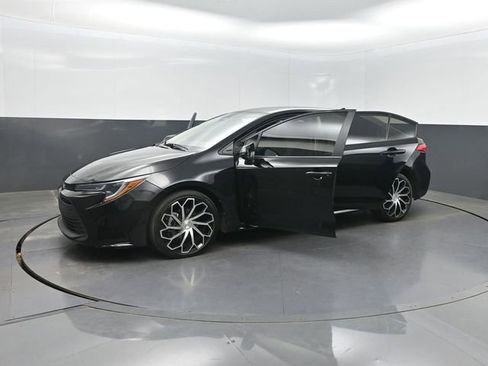 Used 2024 Toyota Corolla LE FWD image 35