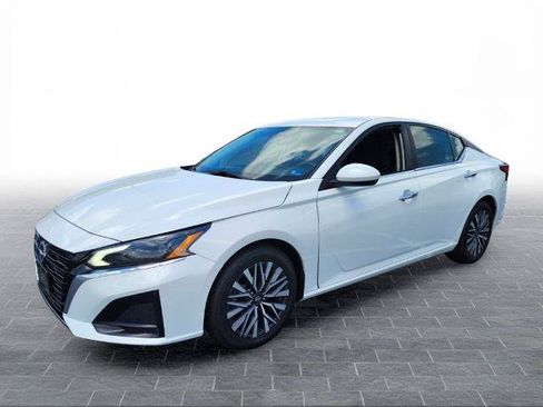 Certified 2023 Nissan Altima 2.5 SV FWD image 2