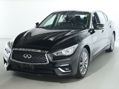 Used 2019 INFINITI Q50 Luxe w/ Essential Package (3.0T Luxe) image 2