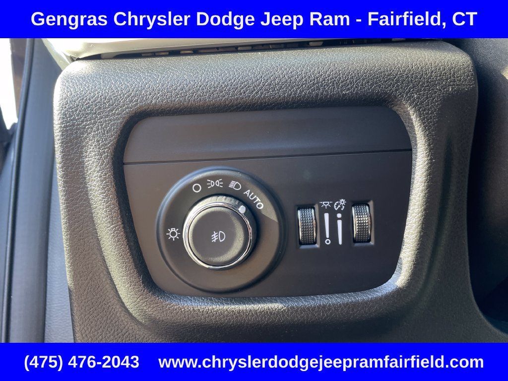 Used 2023 Jeep Grand Cherokee L Limited w/ Luxury Tech Group II AWD/4WD image 51