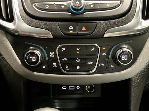 Used 2024 Chevrolet Equinox LT image 32