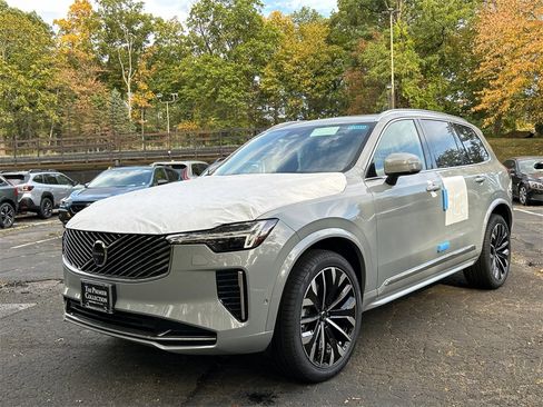 New 2026 Volvo XC90 B6 Plus w/ Protection Package Premier image 5