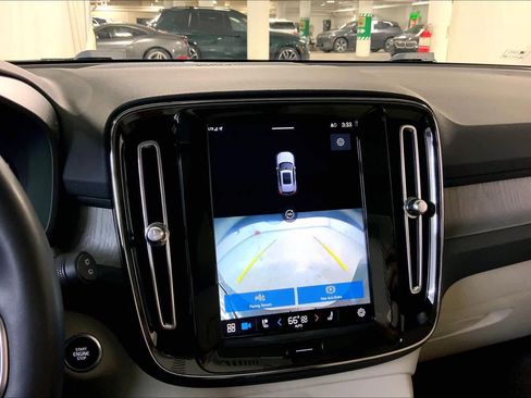 Used 2023 Volvo XC40 B5 Ultimate w/ Protection Package Premier image 27