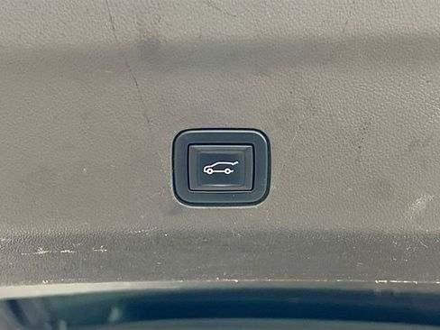 Used 2022 GMC Yukon XL SLT w/ SLT Luxury Package image 29