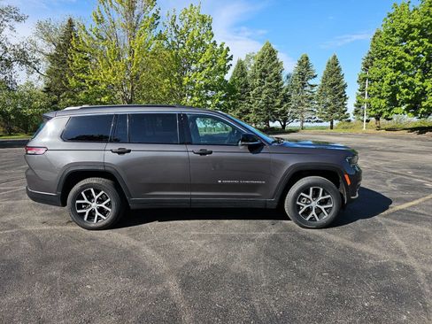 Used 2024 Jeep Grand Cherokee L Limited w/ Luxury Tech Group II AWD/4WD image 7