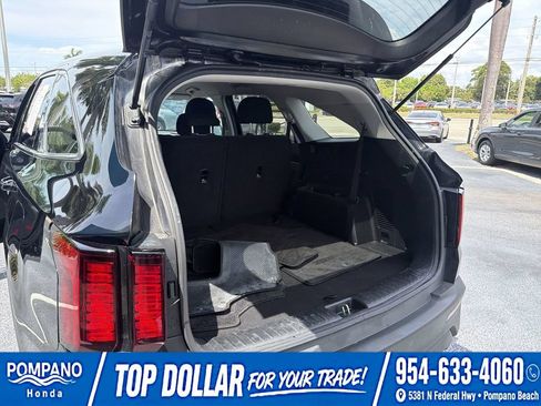 Used 2023 Kia Sorento LX FWD image 32