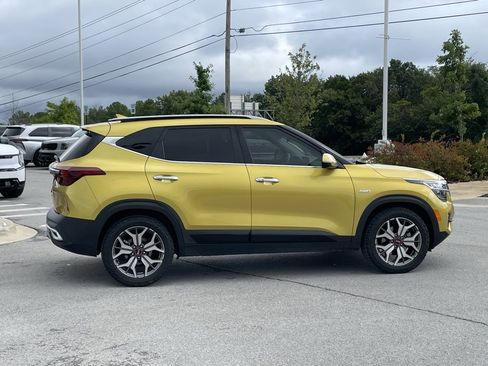 Used 2021 Kia Seltos SX w/ SX Sunroof Package image 9