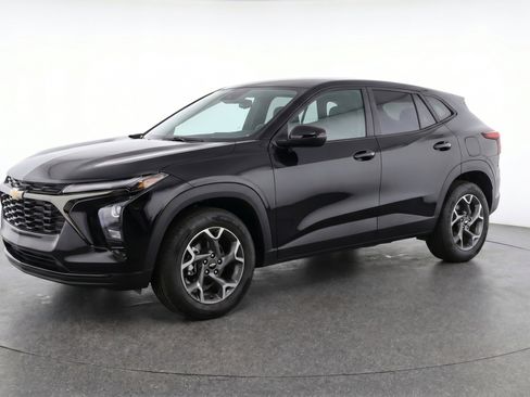 Used 2025 Chevrolet Trax LT FWD image 3