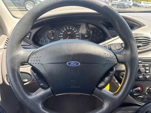 Used 2001 Ford Focus SE FWD image 14