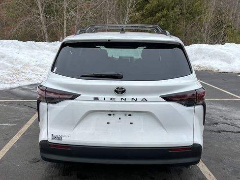 New 2026 Toyota Sienna LE image 4