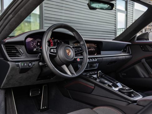 Certified 2026 Porsche 911 Carrera GTS RWD image 4
