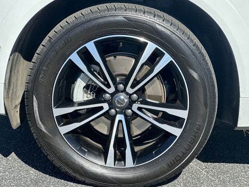 Used 2018 Volvo XC60 T5 Momentum w/ Convenience Package image 32