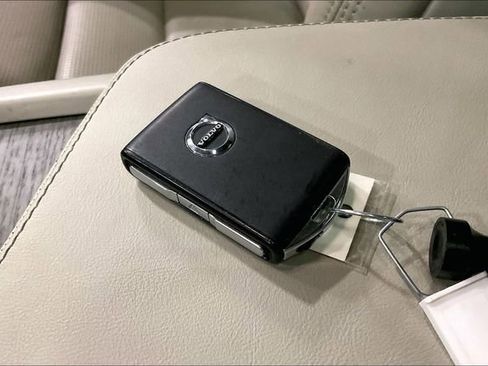 Certified 2023 Volvo XC90 B6 Ultimate w/ Lounge Package image 12