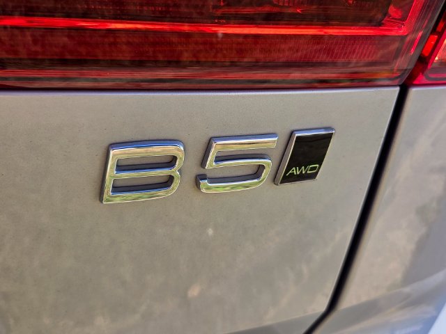 Used 2023 Volvo XC60 B5 Ultimate w/ Protection Package Premier AWD/4WD image 8
