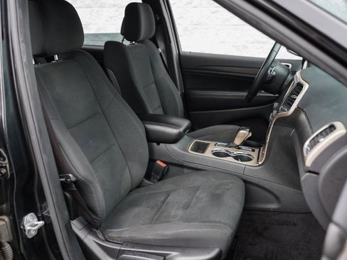 Used 2017 Jeep Grand Cherokee Laredo image 24