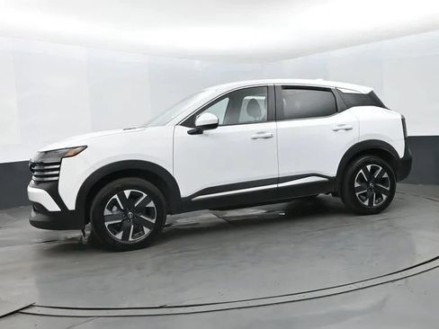 Used 2025 Nissan Kicks SV AWD/4WD image 5