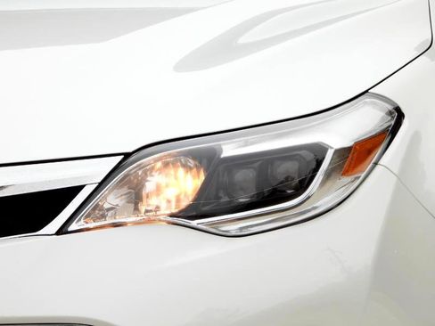 Used 2013 Toyota Avalon XLE image 3