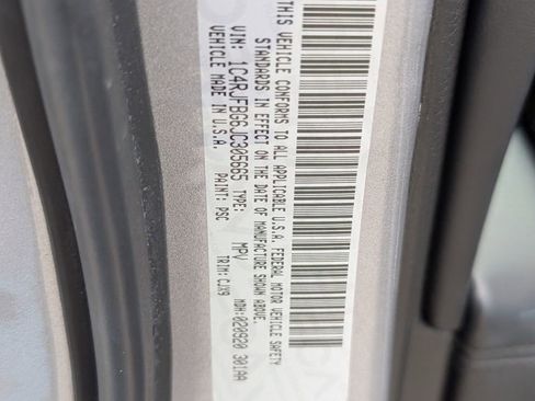 Used 2018 Jeep Grand Cherokee Limited image 21