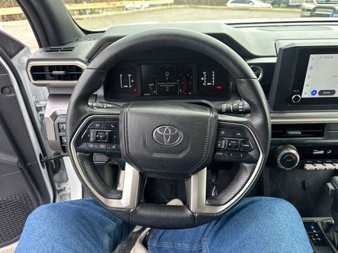 Certified 2025 Toyota 4Runner SR5 AWD/4WD image 38
