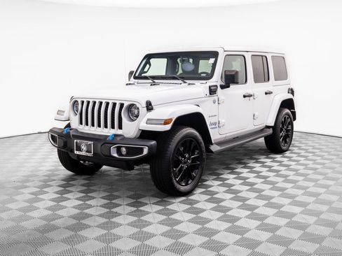 Used 2022 Jeep Wrangler Unlimited Sahara w/ Cold Weather Group image 3