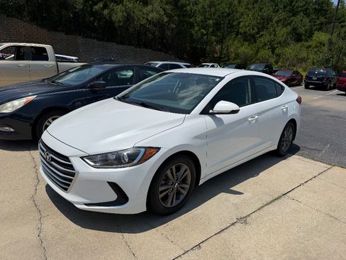 Used 2018 Hyundai Elantra Sedan FWD image 1
