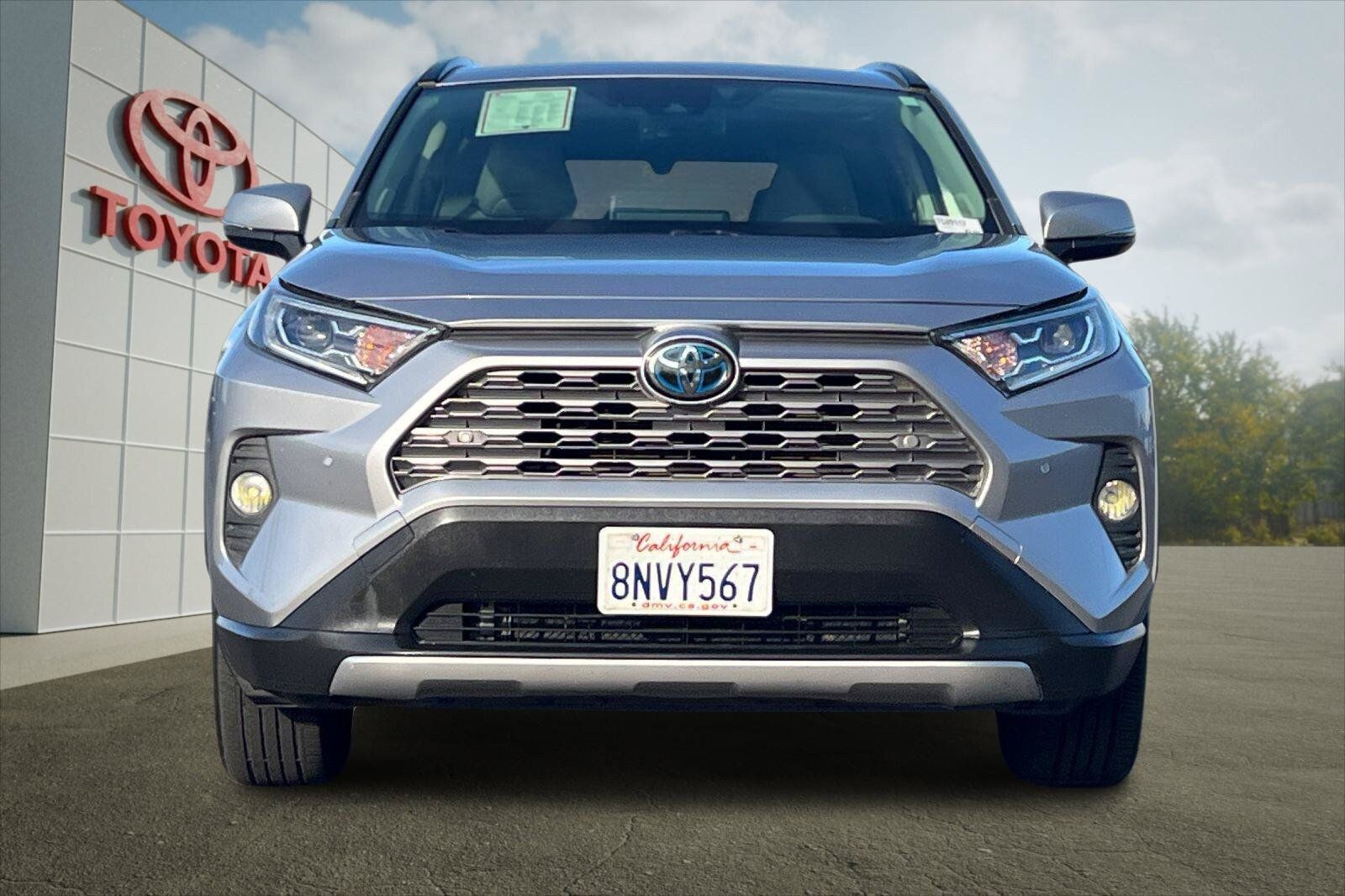 Used 2019 Toyota RAV4 Limited w/ Carpet Mat Package AWD/4WD image 8