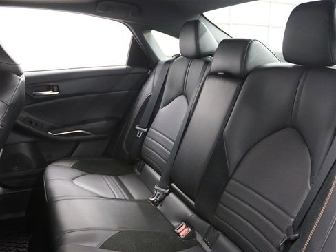 Used 2021 Toyota Avalon XSE image 12