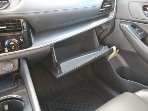 Used 2022 Nissan Rogue SV w/ SV Premium Package image 23