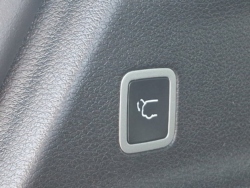Used 2023 Chrysler Pacifica Limited w/ S Appearance Package FWD image 33