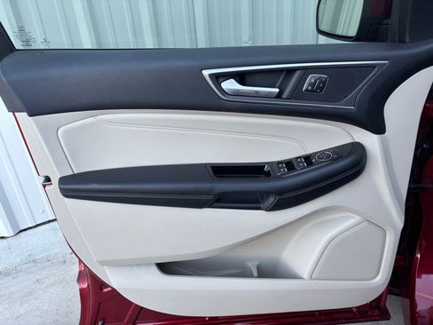 Used 2017 Ford Edge Titanium w/ Technology Package image 13