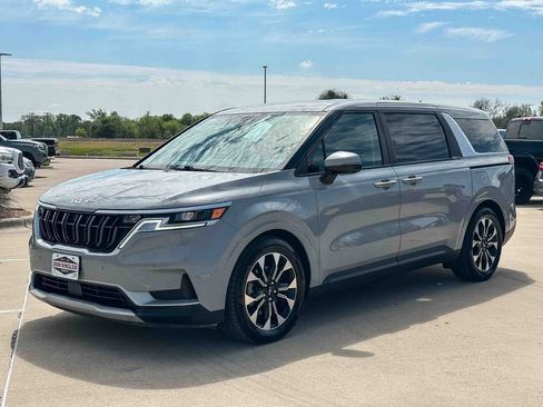 Used 2022 Kia Carnival EX FWD image 7