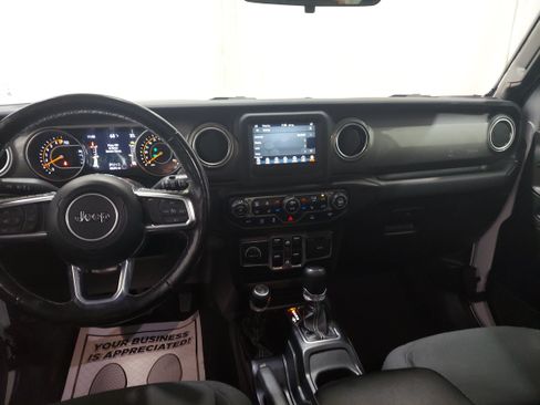 Used 2021 Jeep Wrangler Unlimited Sahara w/ Cold Weather Group AWD/4WD image 9
