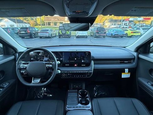 Used 2025 Hyundai Ioniq 5 SEL image 17