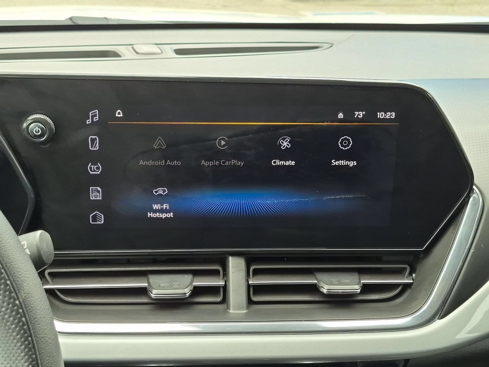 Used 2025 Chevrolet Trax LT w/ LPO, Blackout Package FWD image 18
