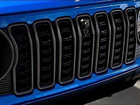 Used 2024 Jeep Wrangler Rubicon w/ Technology Group image 31