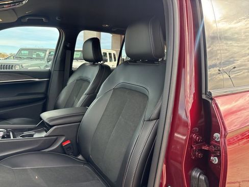 New 2026 Jeep Grand Cherokee Altitude AWD/4WD image 14