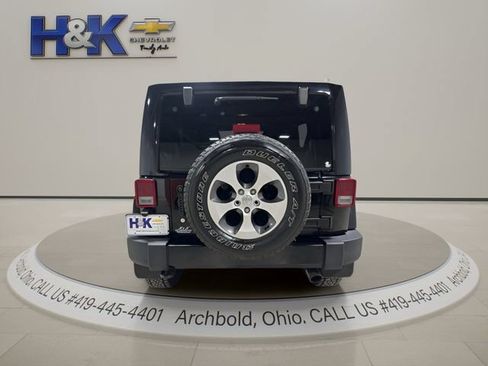Used 2017 Jeep Wrangler Unlimited Sahara AWD/4WD image 3
