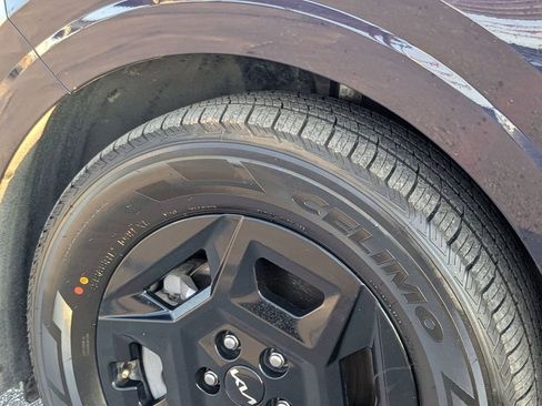 Used 2025 Kia Carnival image 30