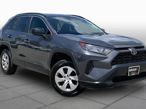 Used 2020 Toyota RAV4 LE FWD image 3