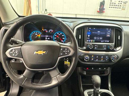 Used 2022 Chevrolet Colorado LT w/ Chrome Appearance Package AWD/4WD image 6