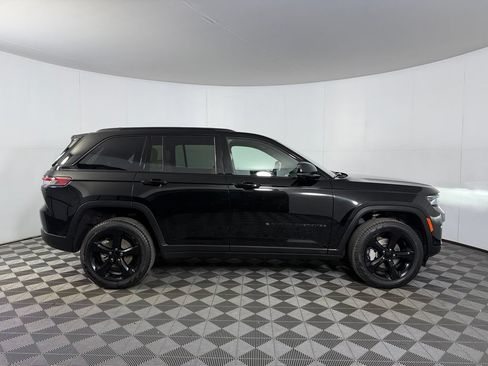 Certified 2025 Jeep Grand Cherokee Limited w/ Luxury Tech Group II AWD/4WD image 6